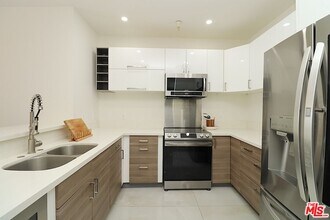 625 S Berendo St in Los Angeles, CA - Building Photo - Building Photo