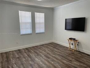 533 NE 3rd Ave in Fort Lauderdale, FL - Building Photo - Building Photo