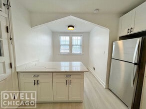 5800 N Richmond St, Unit 2 in Chicago, IL - Building Photo - Building Photo