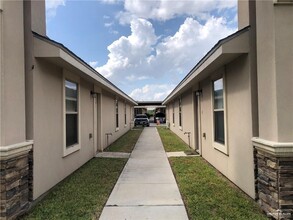 4715 N Ebony St-Unit -3 in Pharr, TX - Building Photo - Building Photo