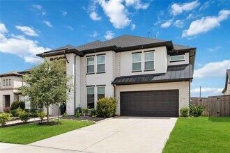 9911 Regal Bend Dr in Missouri City, TX - Building Photo - Building Photo