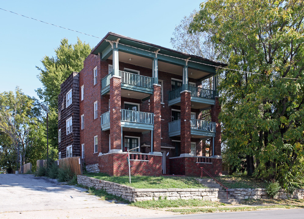 3226 E 9th St in Kansas City, MO - Building Photo