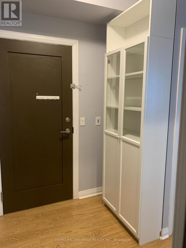 55 Eglinton Ave W in Mississauga, ON - Building Photo - Building Photo