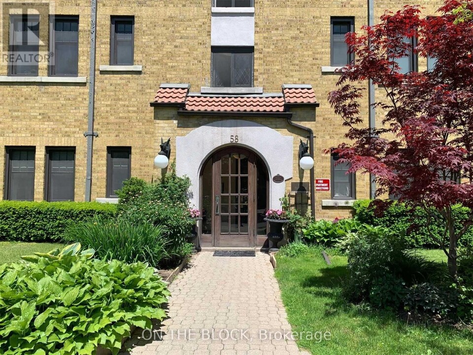 58-58 Sherwood Ave in Toronto, ON - Building Photo