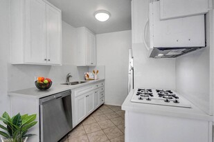 Westgate Avenue in Los Angeles, CA - Building Photo
