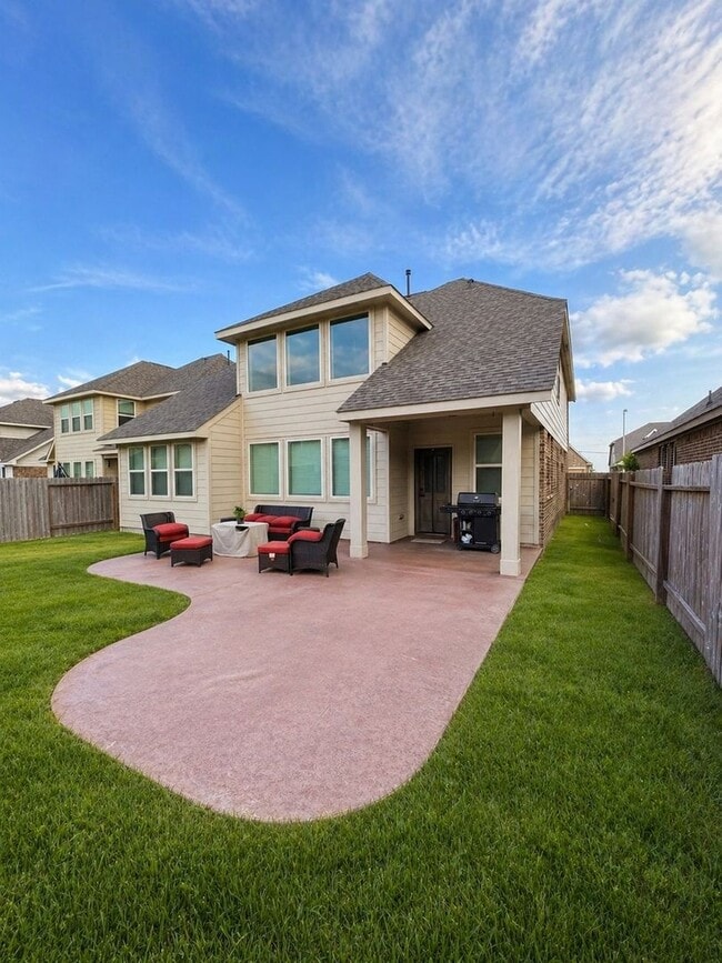 221 Ashley Way in Alvin, TX - Building Photo - Building Photo