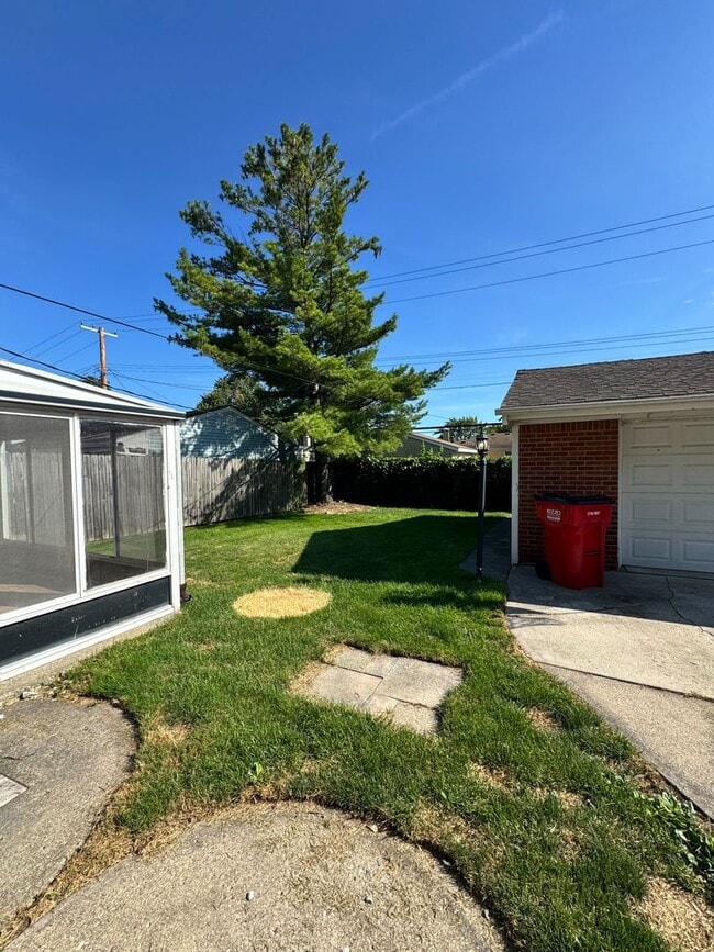 21318 Parkway St in St. Clair Shores, MI - Building Photo - Building Photo