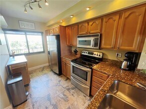 2300 NE 33rd Ave in Fort Lauderdale, FL - Building Photo - Building Photo