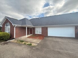 405 Fledge Dr in Louisville, KY - Building Photo