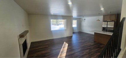 5013 W Sassy Ave in Wasilla, AK - Foto de edificio - Building Photo