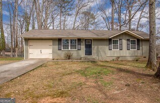 3051 Fern Valley Dr SW in Marietta, GA - Building Photo