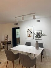 2404 NE 33rd Ave, Unit 4 in Fort Lauderdale, FL - Foto de edificio - Building Photo