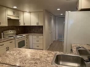 1 Lake Hollingsworth Dr in Lakeland, FL - Building Photo - Building Photo