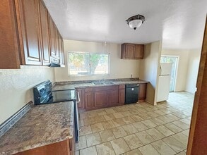 1906 N Breckon Dr in Hobbs, NM - Building Photo - Building Photo