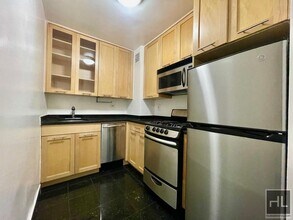 AMAZING ONE BEDROOM APARTMENT!! AMAZING DE in New York, NY - Building Photo - Building Photo