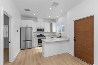 6704 Saranac St in San Diego, CA - Building Photo - Building Photo