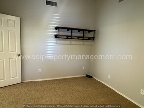 5913 W Gail Dr in Chandler, AZ - Building Photo - Building Photo