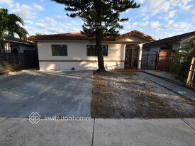 2579 W 70th St in Hialeah, FL - Building Photo