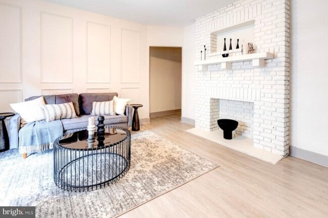 property at 19 W Mulberry St