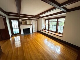 214 Commonwealth Ave, Unit 1 in Chestnut Hill, MA - Building Photo