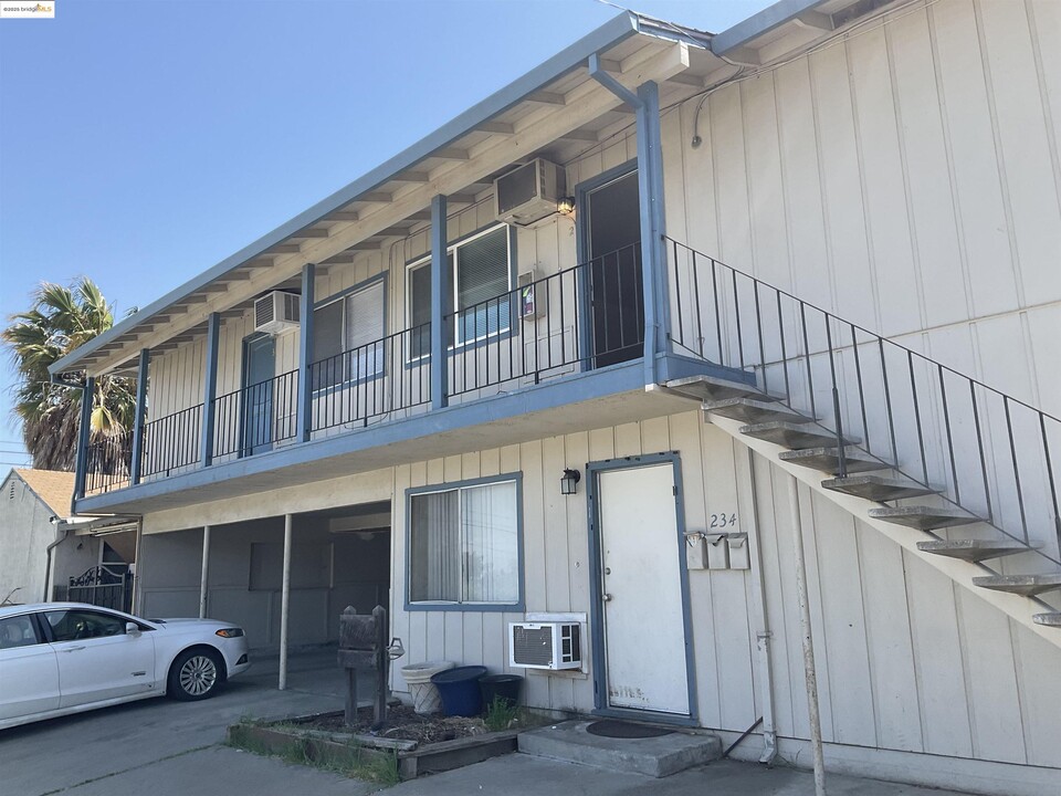 234 Crest St in Antioch, CA - Foto de edificio