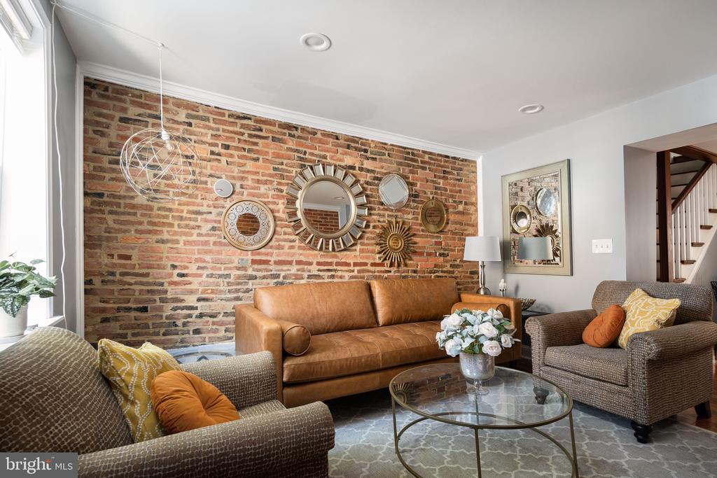 921 Eastern Ave in Baltimore, MD - Building Photo