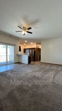 102 Locust St in Hickman, NE - Building Photo - Building Photo