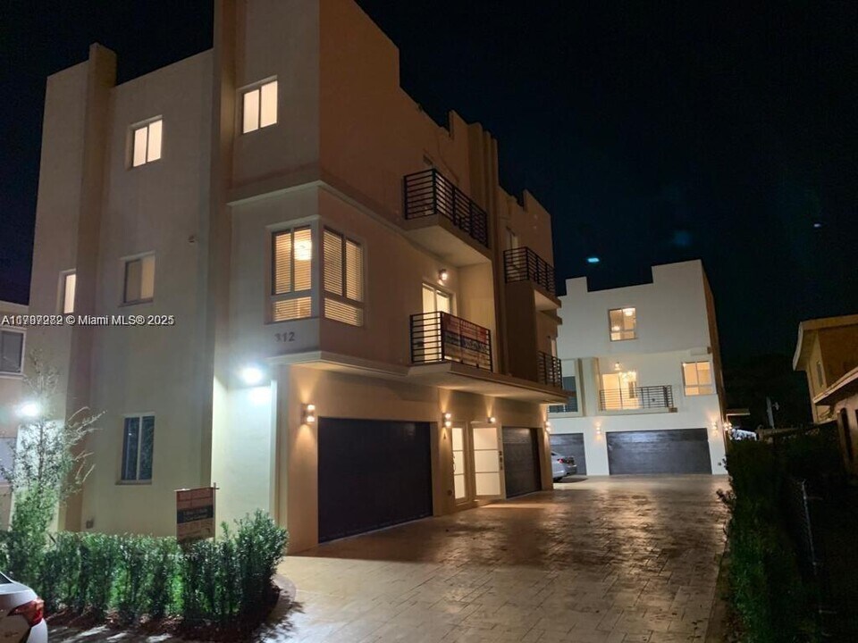312 E 6th St in Hialeah, FL - Building Photo