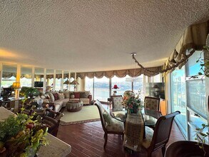 5400 E The Toledo in Long Beach, CA - Foto de edificio - Building Photo