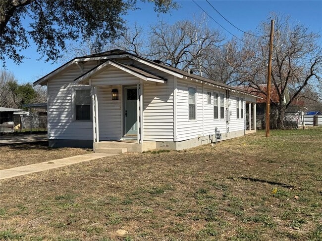 521 S Oak Ave in Luling, TX - Building Photo - Building Photo