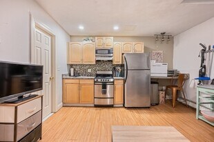 21 Aberdeen St, Unit B in Boston, MA - Building Photo