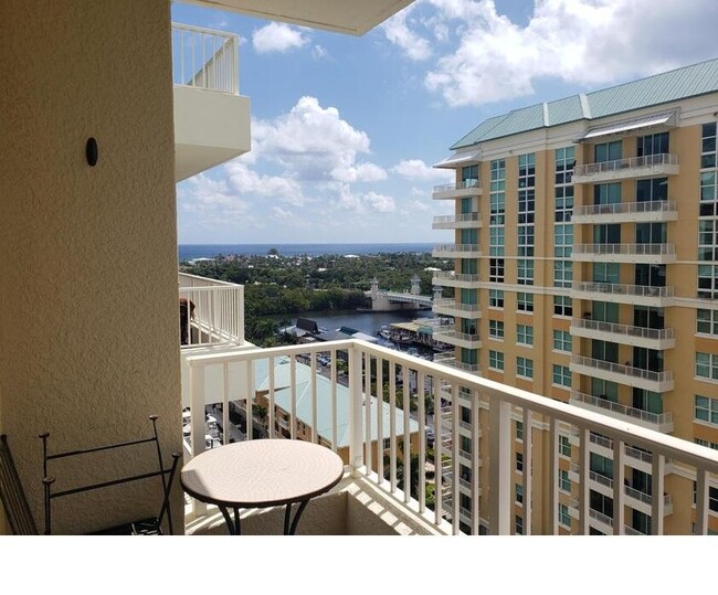 property at 700 E Boynton Beach Blvd