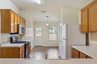 113 San Jacinto Dr in Kyle, TX - Building Photo - Building Photo