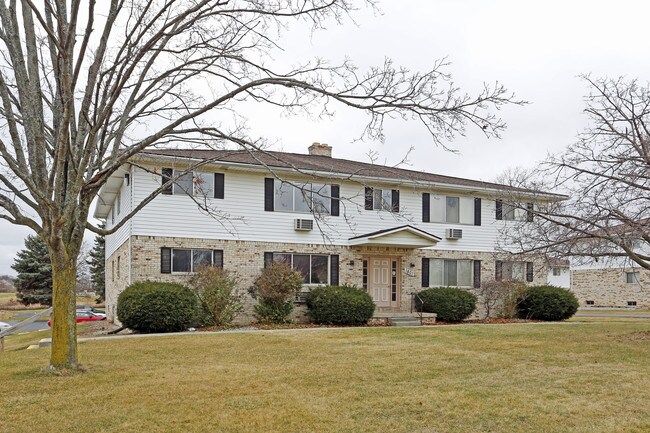 Brookfield Apartments in Lapeer, MI - Building Photo - Building Photo