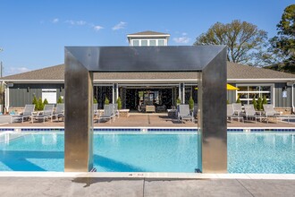 Arbour Place Apartments in Jeffersonville, IN - Foto de edificio - Building Photo