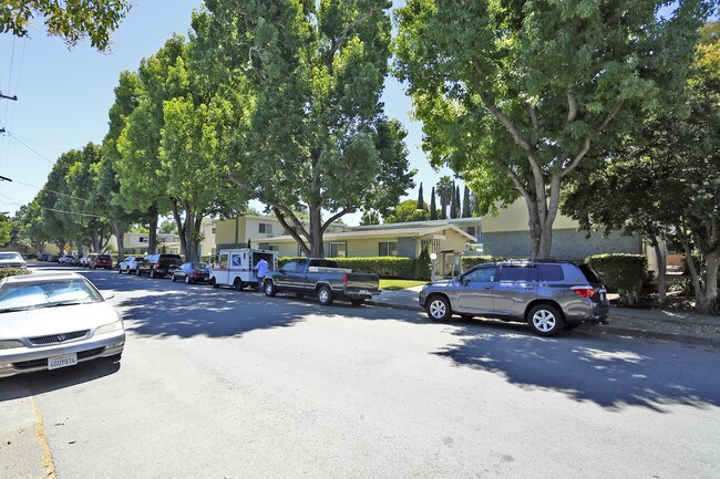 Glen Terraces in San Jose, CA - Building Photo - Building Photo
