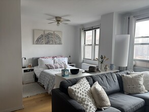 201 E 36th St, Unit 12G in New York, NY - Foto de edificio - Building Photo