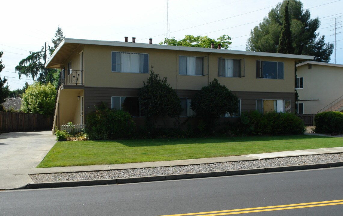 236 Carlton Ave in Los Gatos, CA - Building Photo