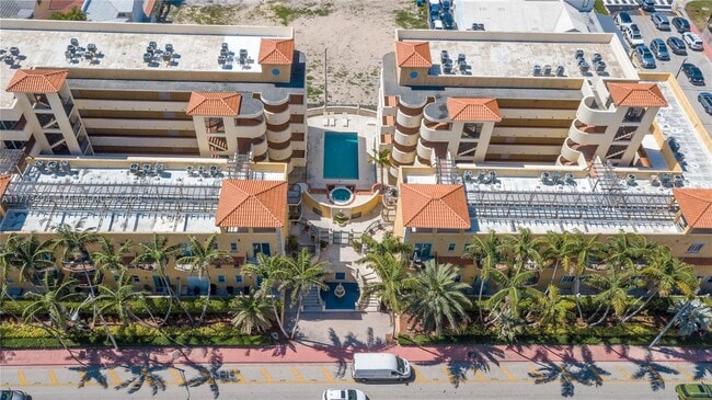 8888 Collins Ave in Surfside, FL - Building Photo - Building Photo