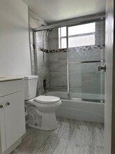 3910 Crystal Lake Dr in Deerfield Beach, FL - Building Photo - Building Photo