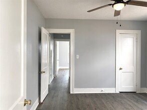 2371 Broadway St in Dickinson, TX - Building Photo - Building Photo