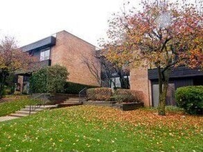 1295 N Sterling Ave in Palatine, IL - Building Photo - Building Photo