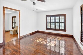 316 W Rucker St in Granbury, TX - Building Photo - Building Photo