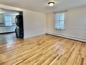 8 North Road, A in Richmond, RI - Foto de edificio - Building Photo