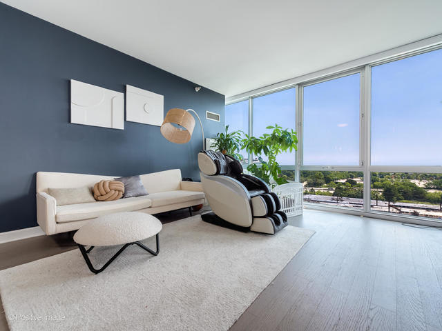 1629 S Prairie Ave, Unit 903 in Chicago, IL - Building Photo - Building Photo