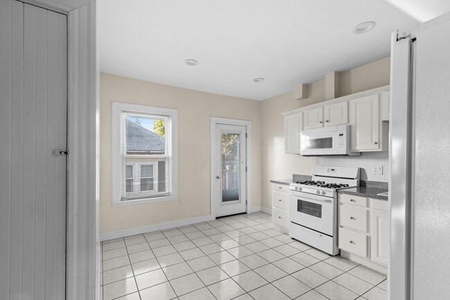 59 Hobson St, Unit 2B in Boston, MA - Building Photo - Building Photo