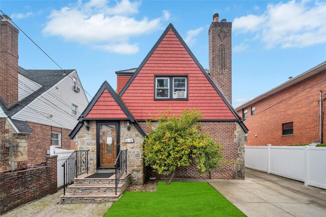8458 Homelawn St in New York, NY - Foto de edificio - Building Photo