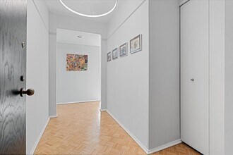 100 E Bellevue Pl in Chicago, IL - Building Photo - Building Photo