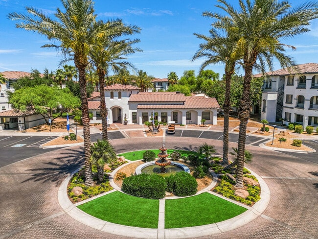 Serafina Apartment Homes in Goodyear, AZ - Foto de edificio - Building Photo