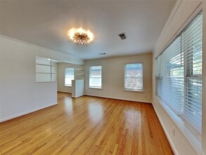 2102 Elmwood Blvd in Dallas, TX - Building Photo - Building Photo